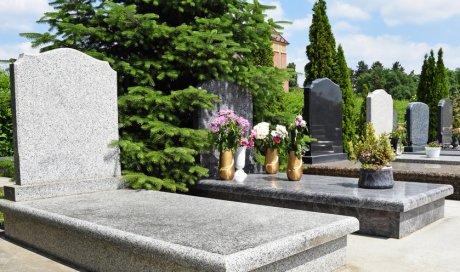 Pompes funèbres pour réalisation de gravures sur monument funéraire à Saint-Amour